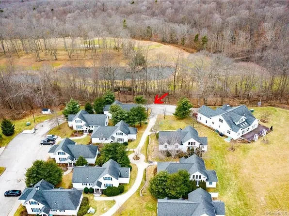 8 Pinehurst Ln, Moodus, CT 06469