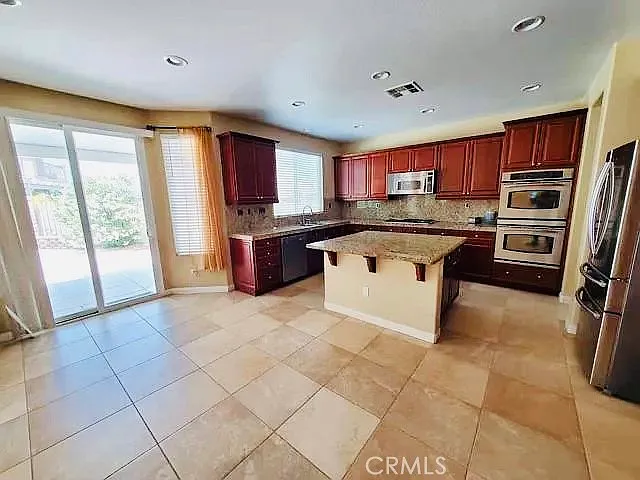 5 bed, 4.5 bath, 4052 sqft, $3,800 — Photo 3