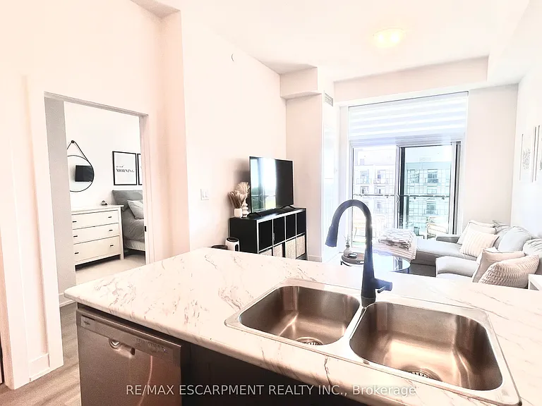 460 Dundas St E #1208 — Photo 3