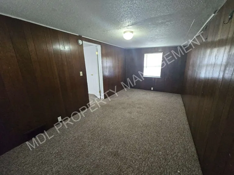 316 N Jackson — Photo 9