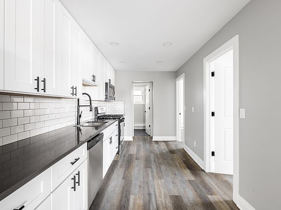3rd image of 120 S Grove Ave #2B