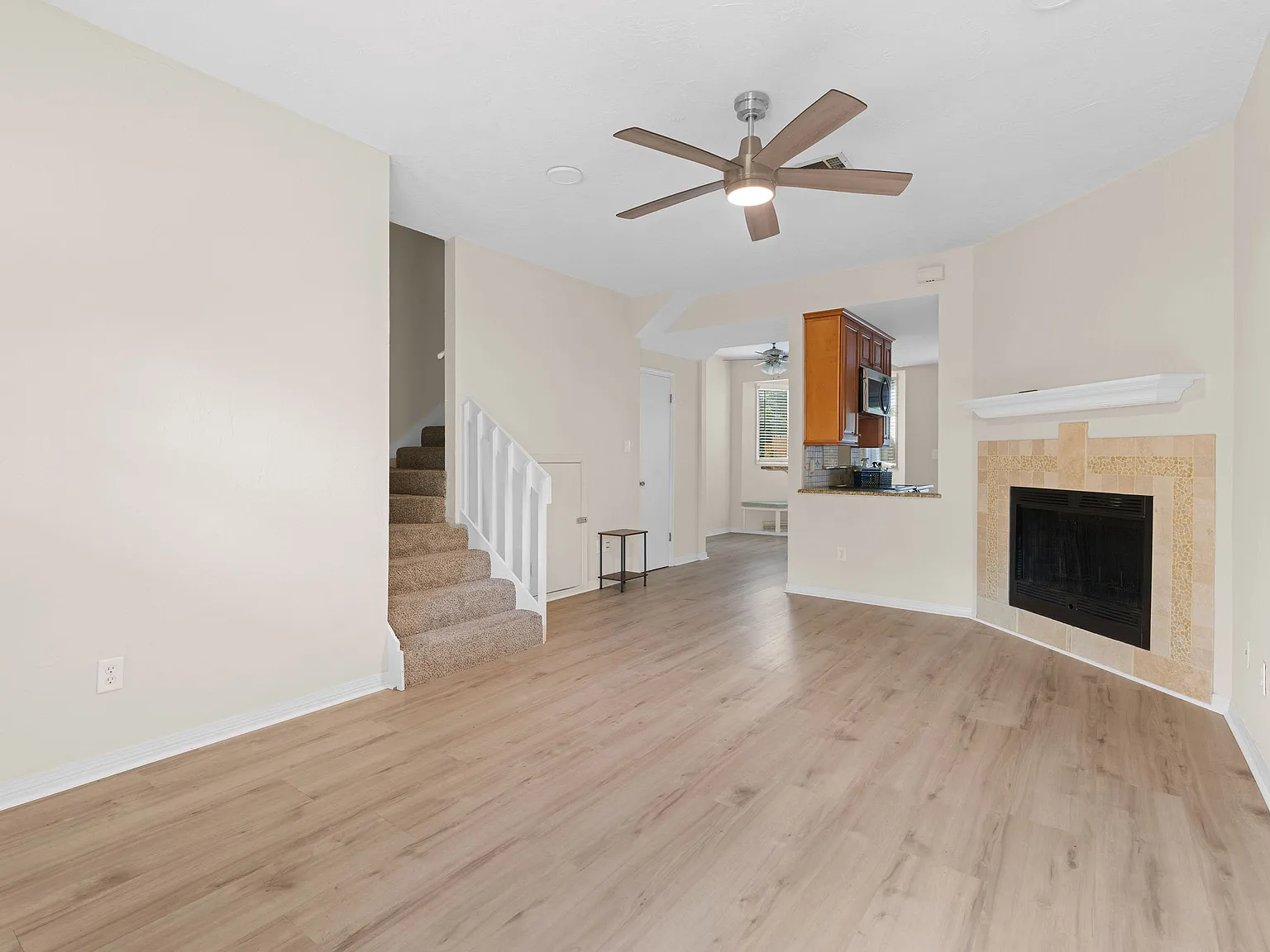2 bed, 1.5 bath, 1131 sqft, $2,700 — Photo 4