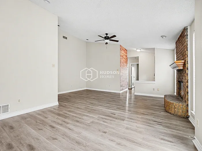 330 Bryant Ln — Photo 5