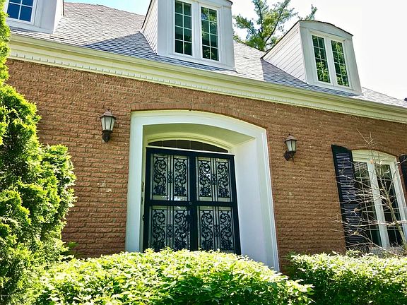 3rd image of 1506 Thackeray Dr