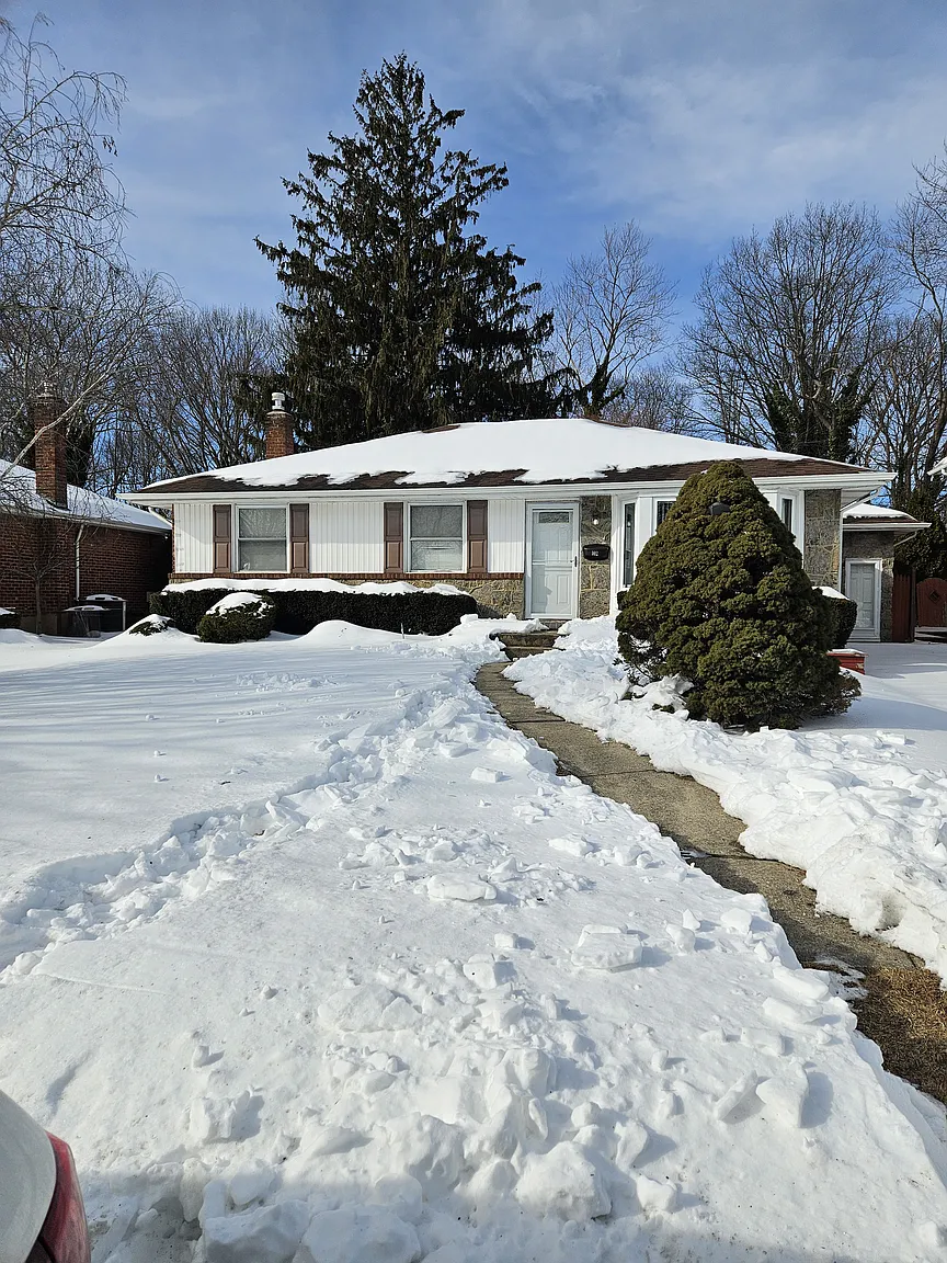 102 Birchwood Park Dr photo 1
