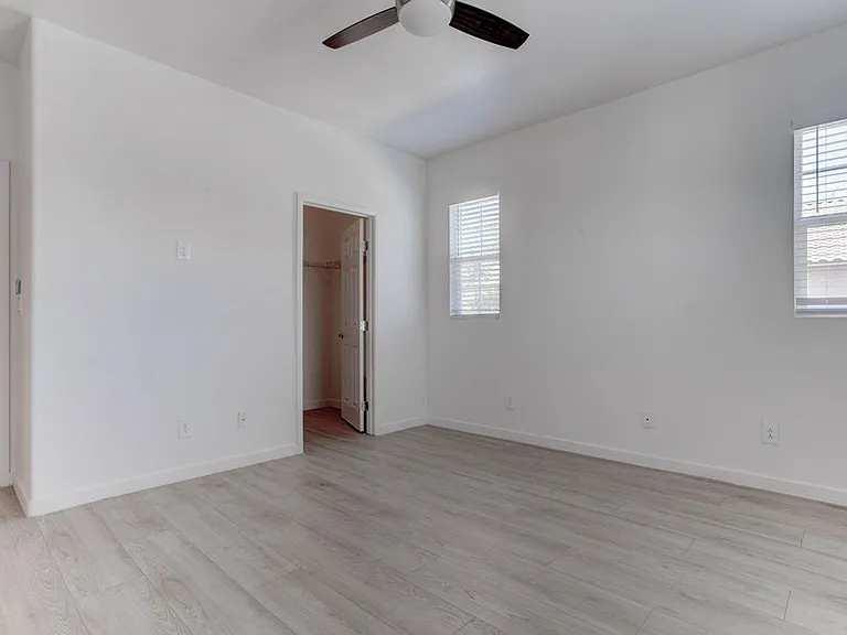 2049 Rockburne St — Photo 28