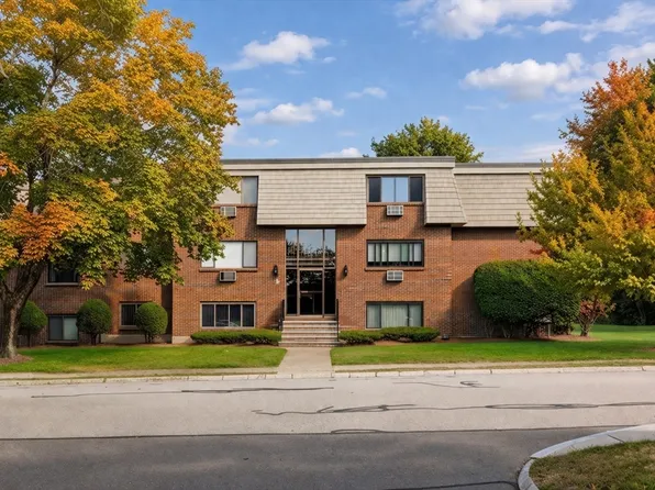 5 Hallmark Gdns APT 1, Burlington, MA 01803