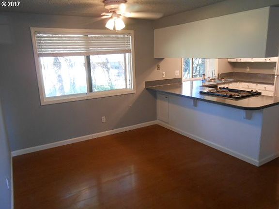 4th image of 214 SE 150th Ct