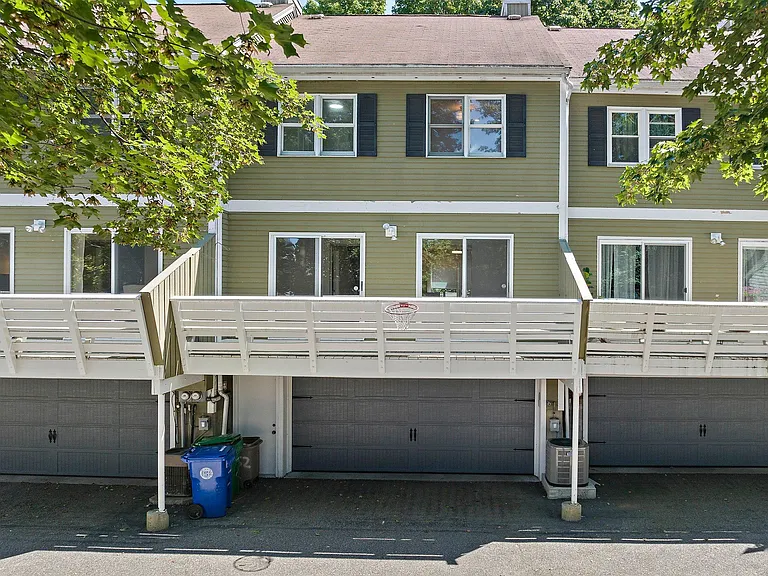 52 River St — Photo 24