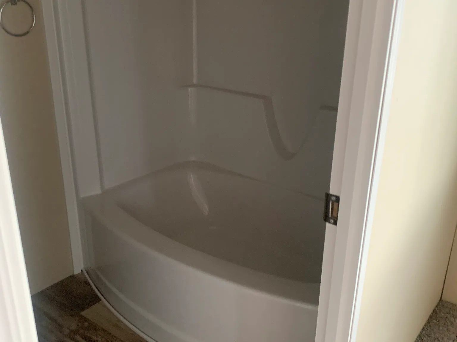 3 bed, 900 sqft, $1,295 — Photo 2