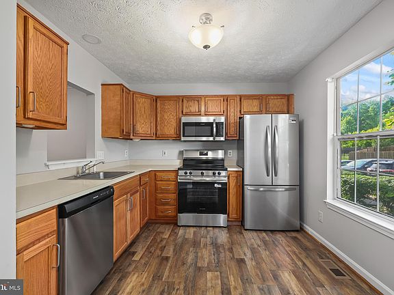 3rd image of 205 Stafford Mews Ln