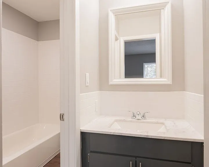 Wornall Place Apartments — Photo 15