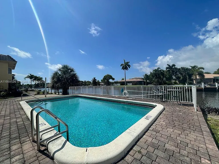 840 Pine Dr #103 — Photo 6