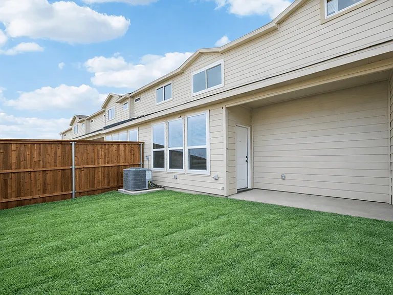 Townhomes at Sam Rayburn — Photo 31
