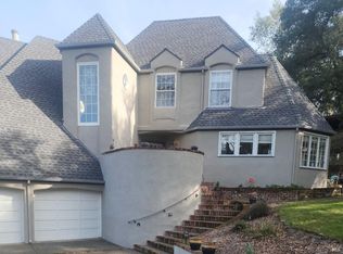 4709 Woodview Dr, Santa Rosa, CA 95405