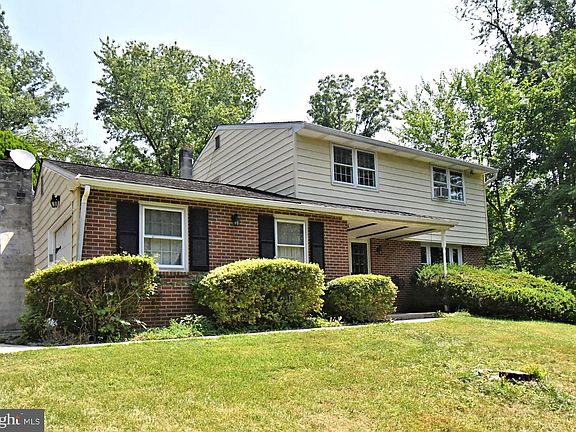 2nd image of 1200 N Manor Rd