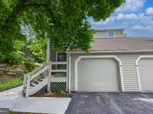 2005 Meadow Gln, Wyomissing, PA 19610