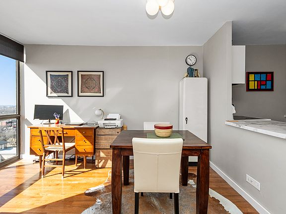 5th image of 4343 N Clarendon Ave APT 1901