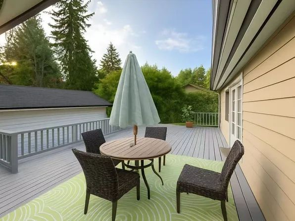 340 NE 158th St #2, Seattle, WA 98155