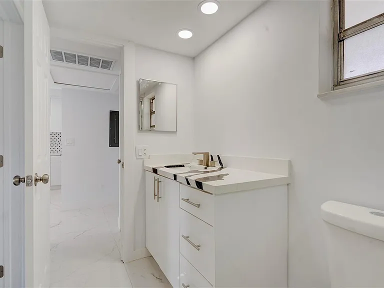 3050 N Palm Aire Dr #505 — Photo 37