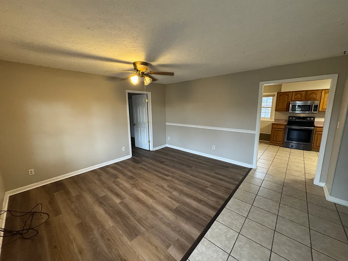 Building Photo - 220 Glendale Dr