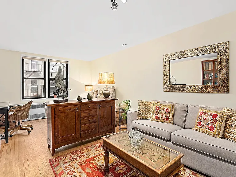 229 E 28th St #4C — Photo 2