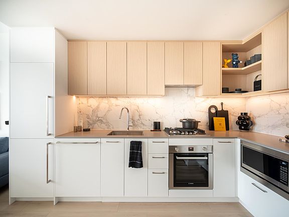 5th image of 6468 Willingdon Ave #403