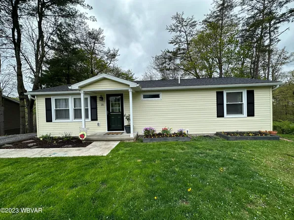 35 Woodland Dr, Lock Haven, PA 17745