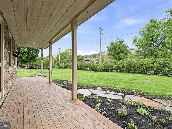 5th image of 1255 Valley Rd