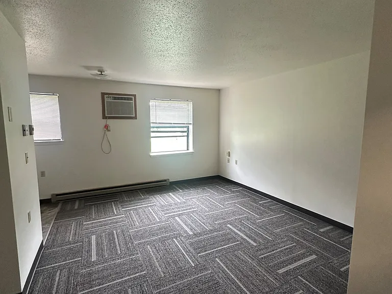 208 Grant Ave SE — Photo 2