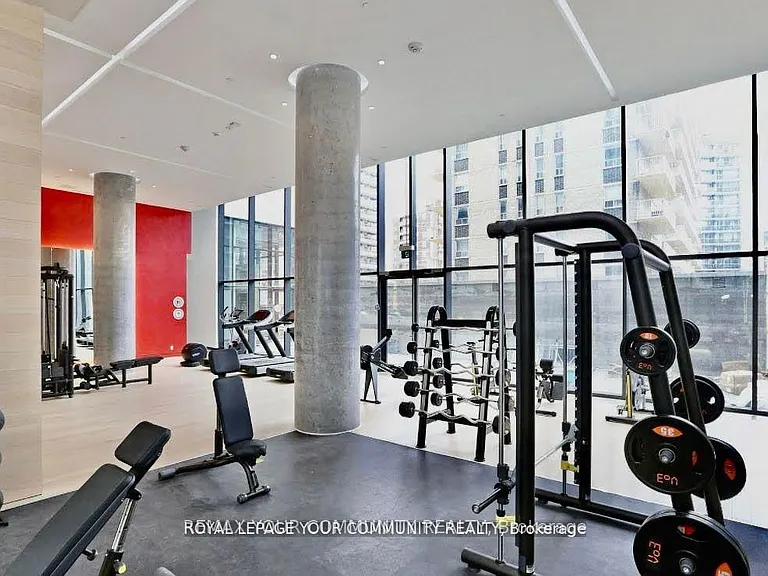 185 Roehampton Ave #409 — Photo 40