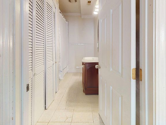 4th image of 315 Silver St #2
