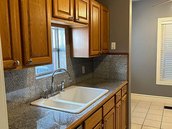 Kitchen sink and dishwasher