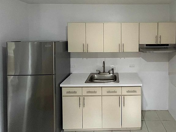 Electric stainless steel stove not in picture but it's included!
