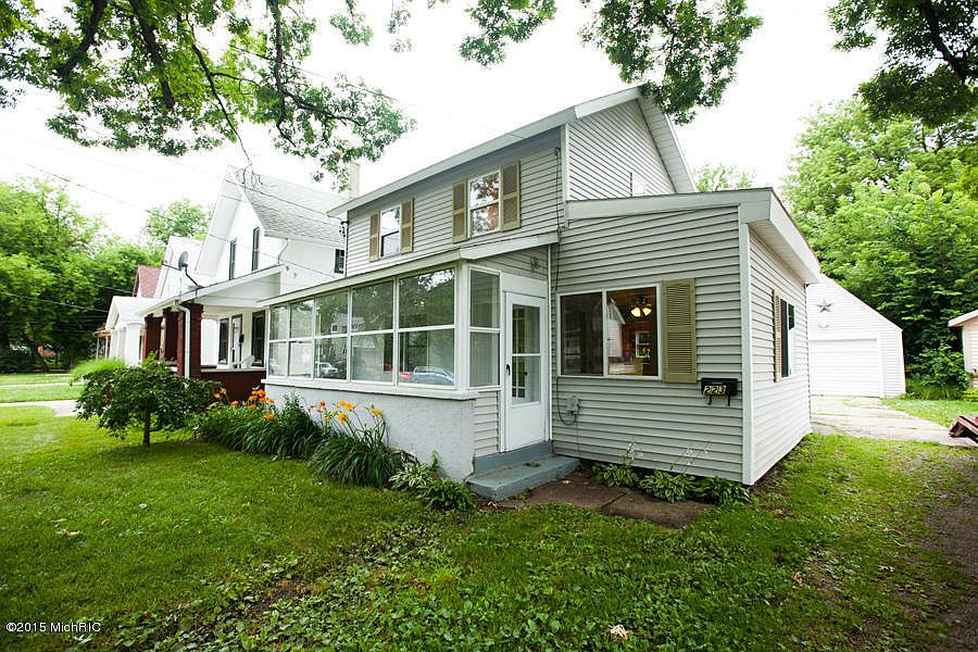 1st image of 223 Burr Oak St NE