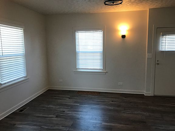 4th image of 3202 E 32nd Ave