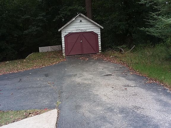 3rd image of 671 Park Ave