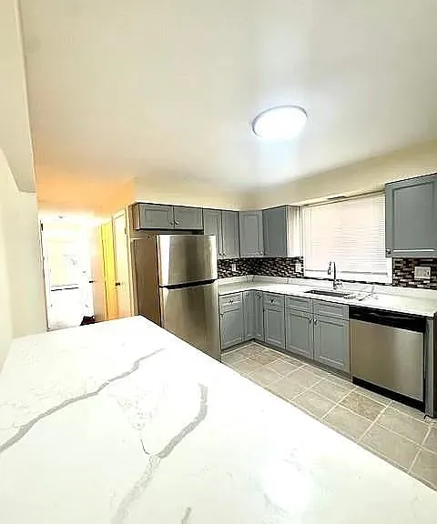 411 Manila Ave #2 — Photo 2