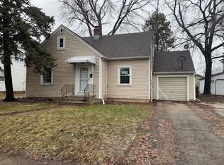 712 1st St, Menasha, WI 54952