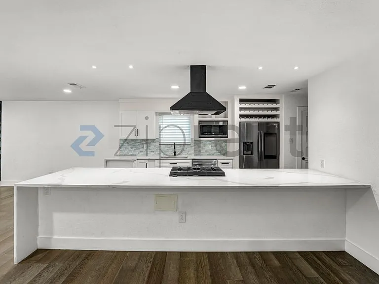3600 Alexandria Dr — Photo 16