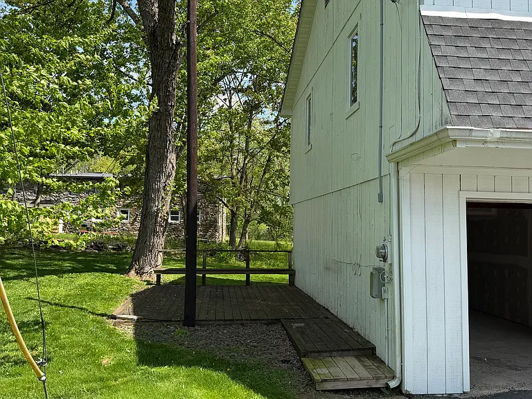 1151 Albany Post Rd — Photo 19