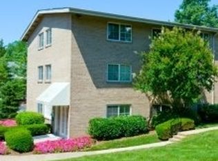 5761 Exeter Ct APT 162, Alexandria, VA 22311
