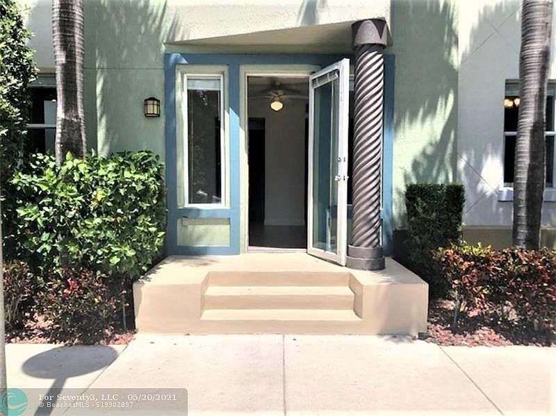 1st image of 533 NE 3rd Ave APT 143