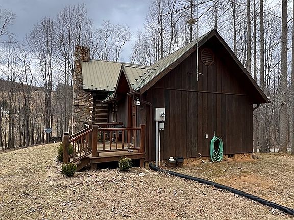 2nd image of 2105 Davis Knob Rd