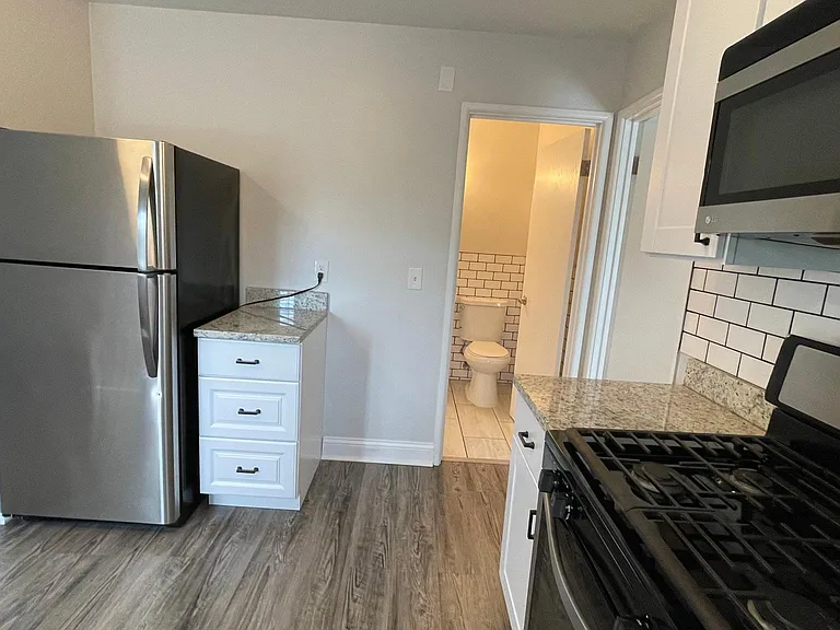 689 Lowry Ave NE #7 — Photo 11
