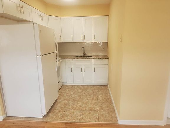3rd image of 112 31st St S Unit D