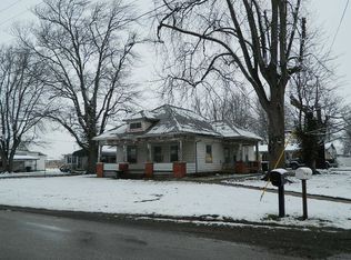 901 Central Ave, Cisne, IL 62823