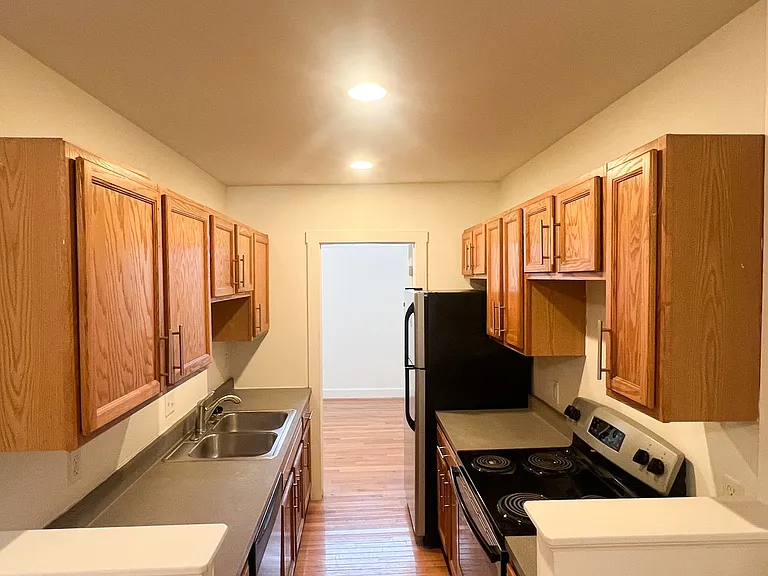 1404-06 Walnut — Photo 5