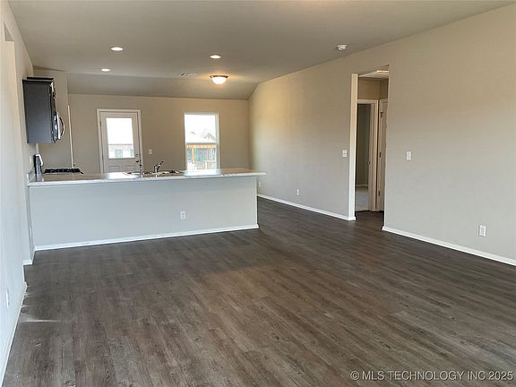 2nd image of 1108 Raven Dr