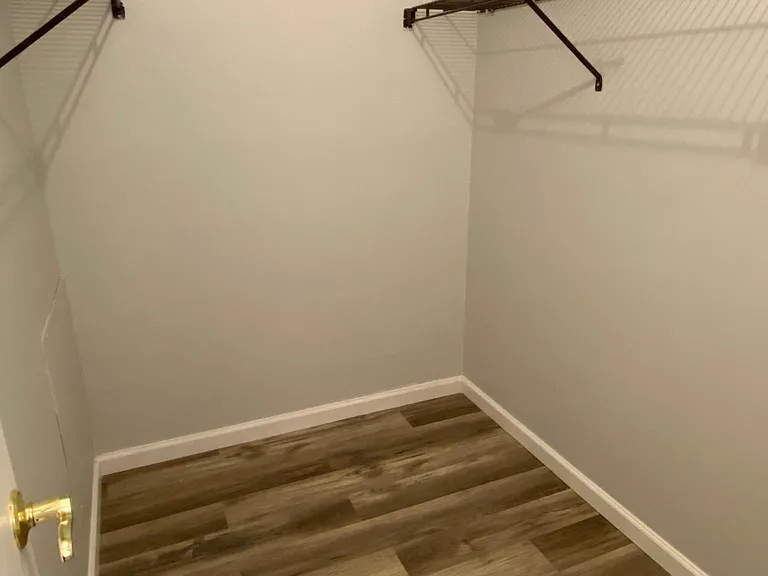410 Abbotsleigh Ct — Photo 13